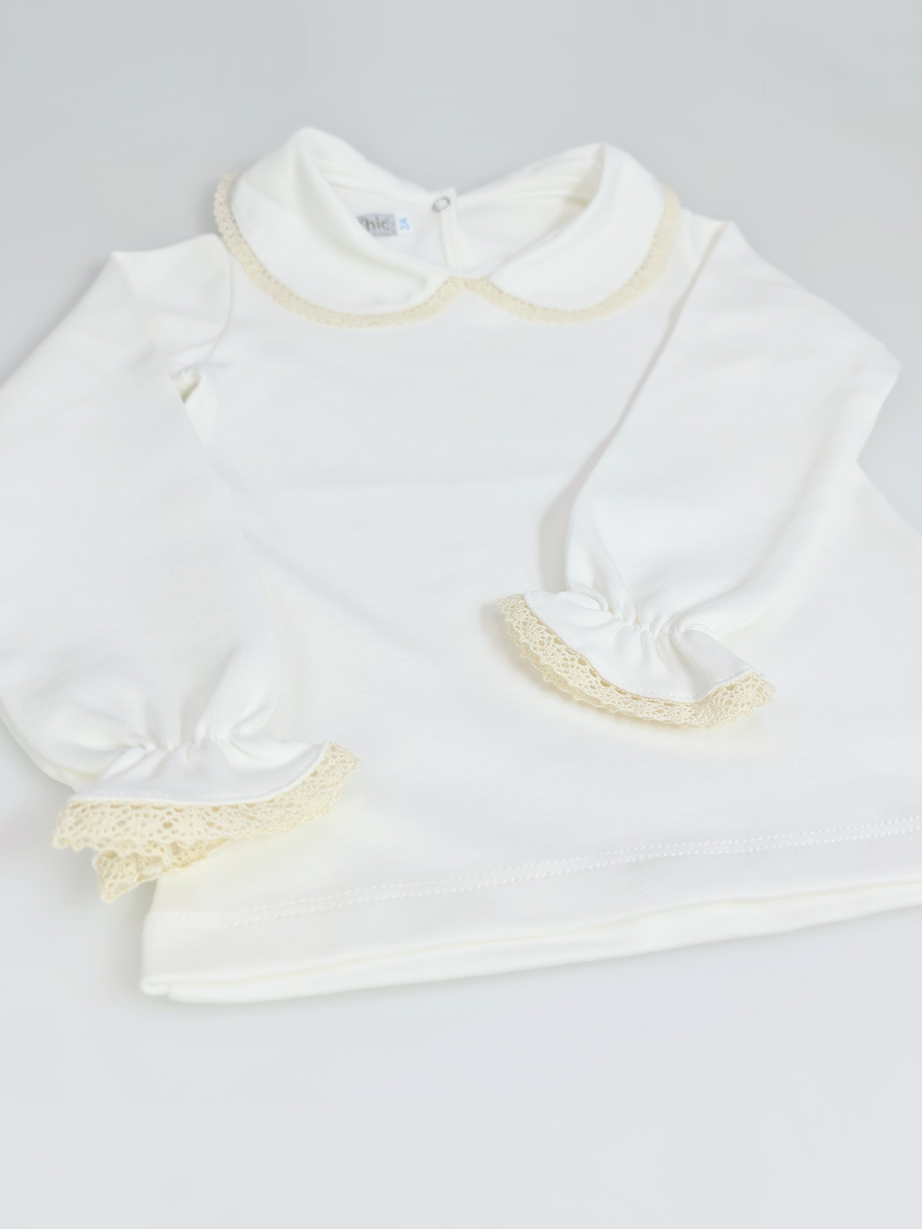 Mädchenbluse mit Spitzenkragen