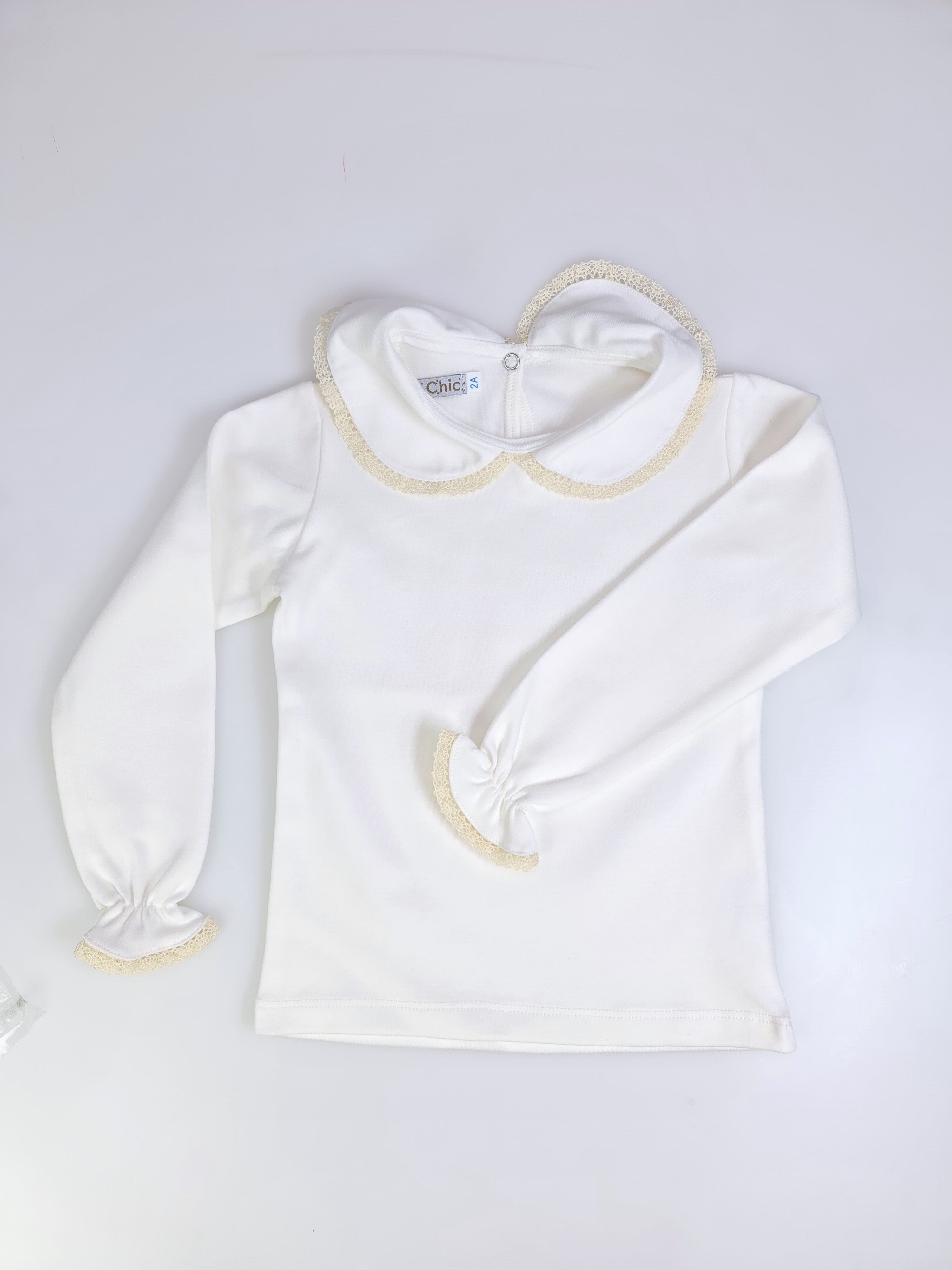 Mädchenbluse mit Spitzenkragen